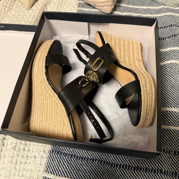 Tommy Hilfiger Kharie Wedges - Picture 4 of 8